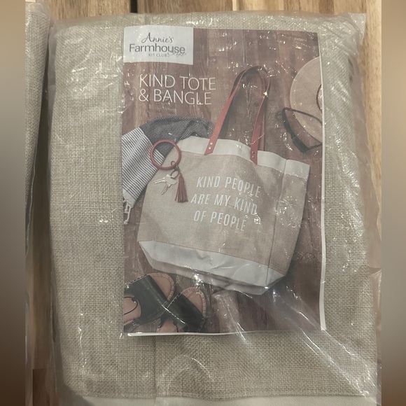DIY ‘Kind People’ Tote & Bangle Kit - Picture 2 of 3